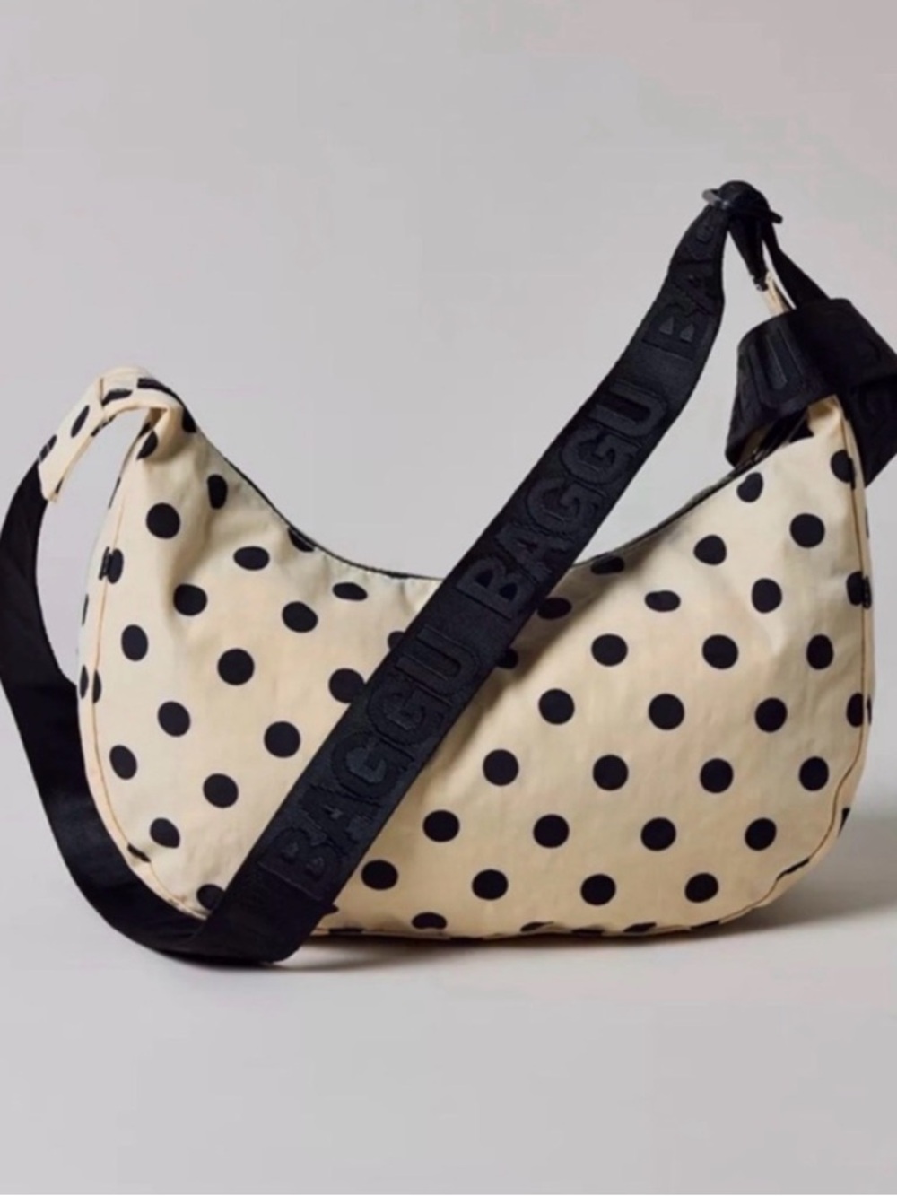 BAGGU Medium Crescent Cream Polka Dot